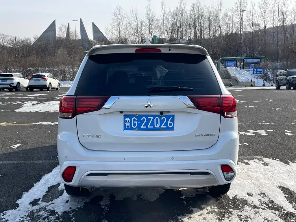 MITSUBISHI OUTLANDER