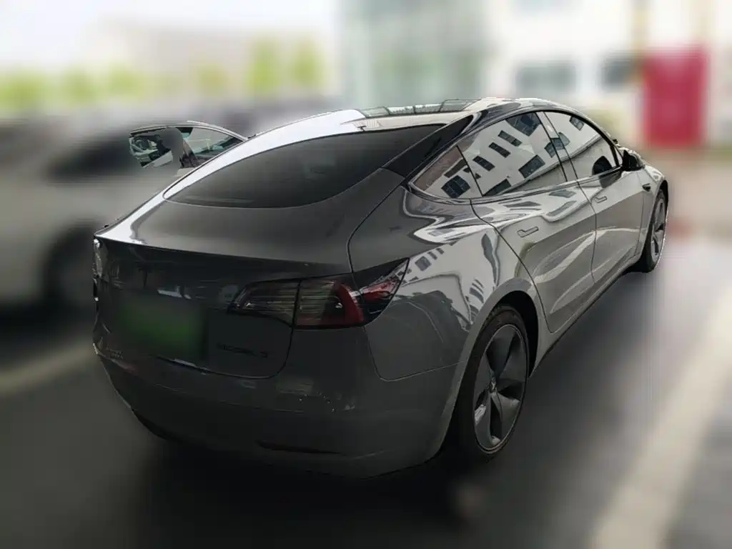 Tesla Model 3 — миниатюра 10