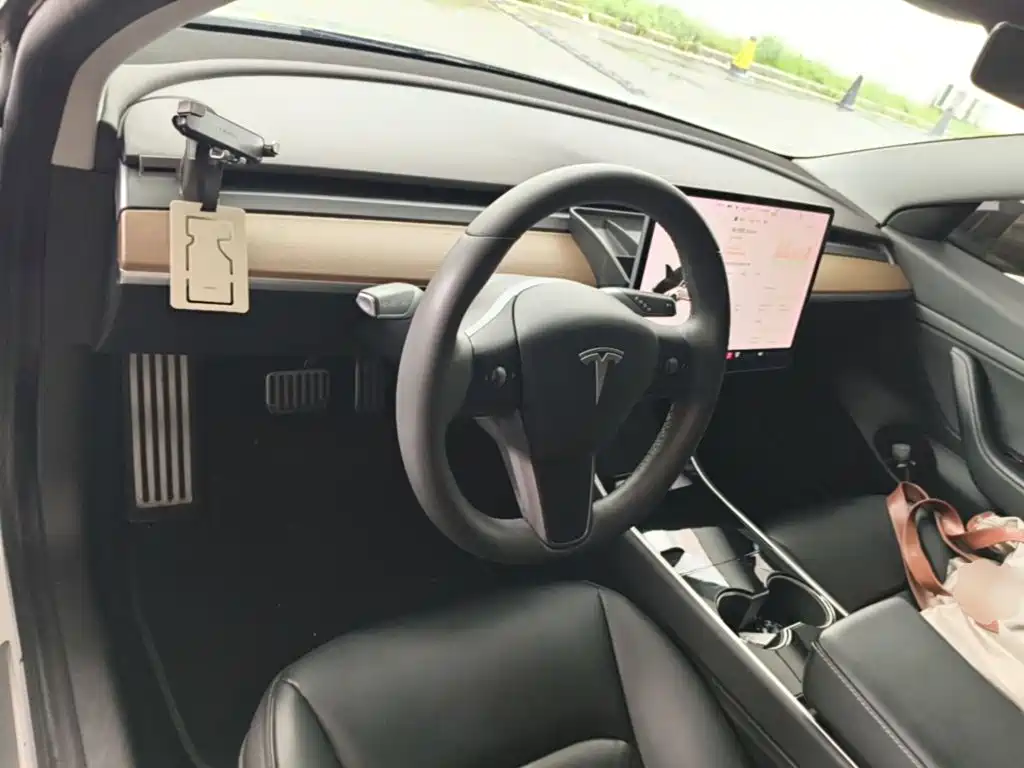 Tesla Model 3 — миниатюра 15