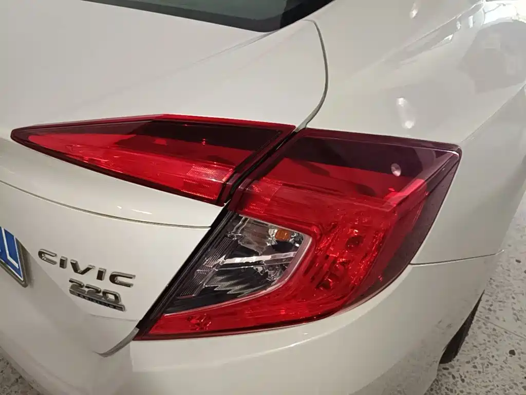 Honda Civic — миниатюра 8