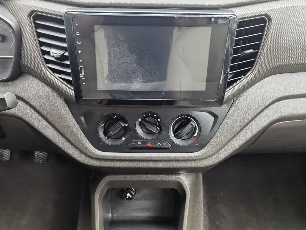 Wuling Hongguang V — миниатюра 12
