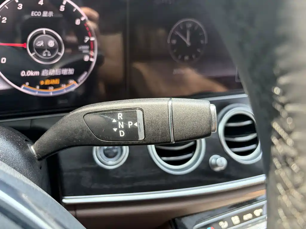 Mercedes-Benz E-Class — миниатюра 23