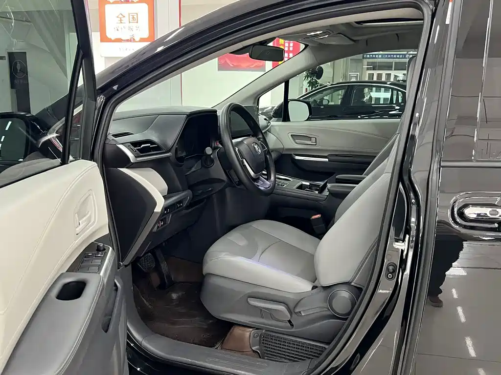 Toyota Granvia — миниатюра 4