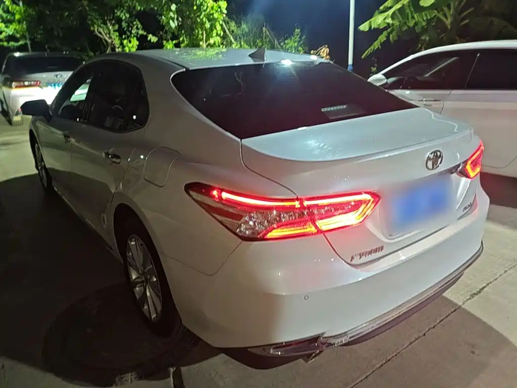 Toyota Camry — миниатюра 5