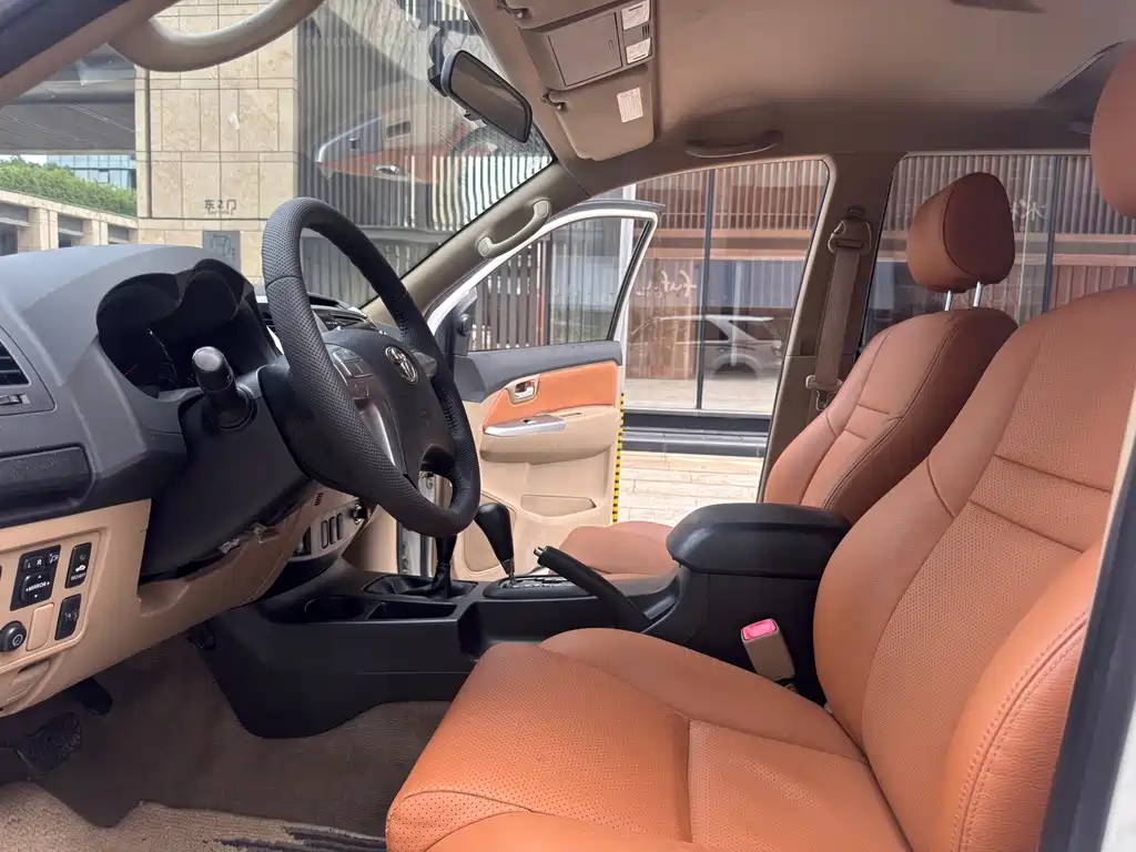 Toyota Fortuner — миниатюра 15