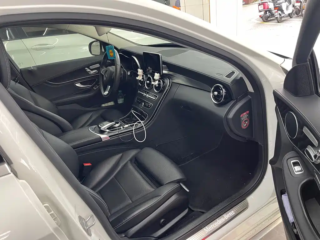 Mercedes-Benz C-Class — миниатюра 4