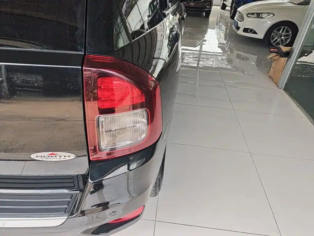 Jeep Compass (Import) — миниатюра 8