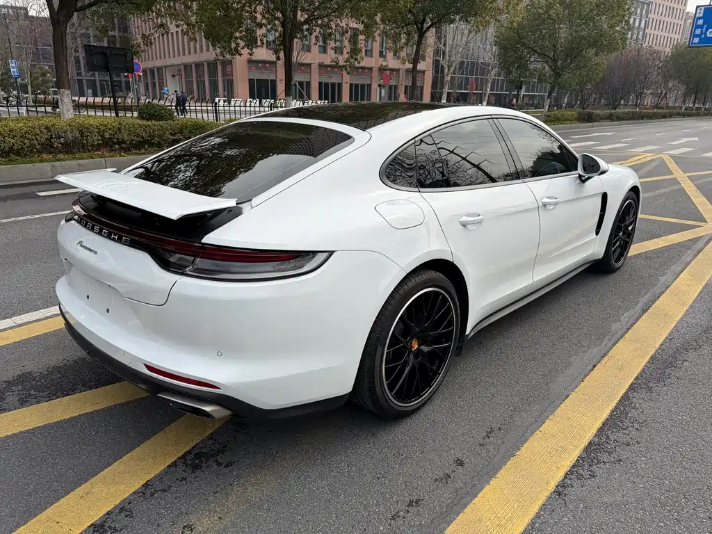 PORSCHE PANAMERA