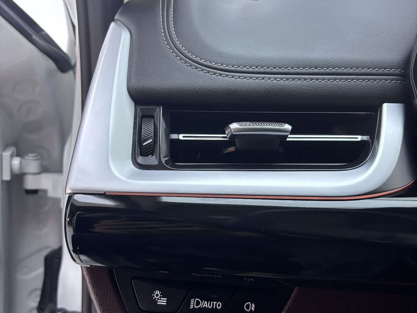 BMW X1 1.5 л 2023 г. Белый, пробег 24900 км