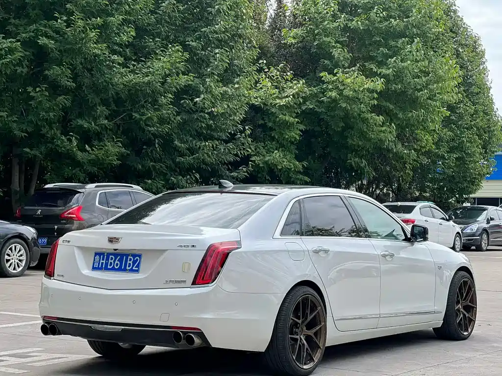 CADILLAC CT6