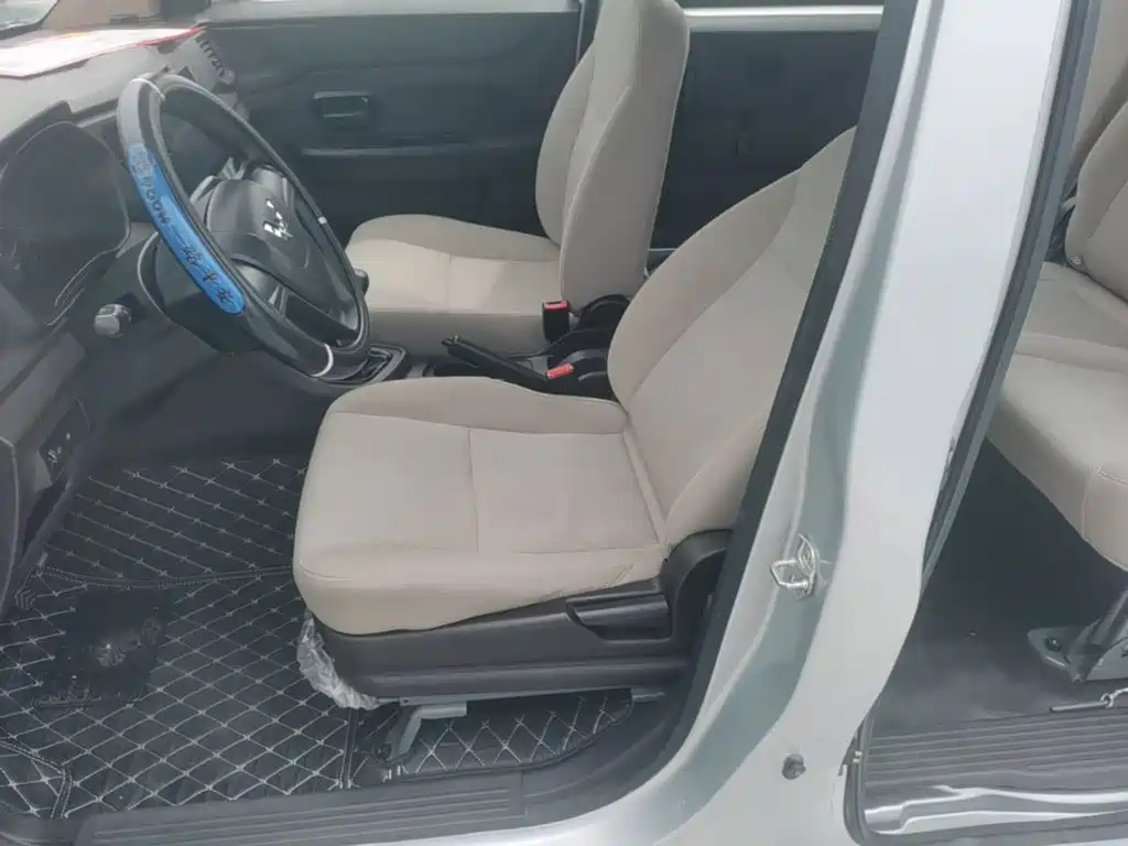 Wuling Hongguang V — миниатюра 15