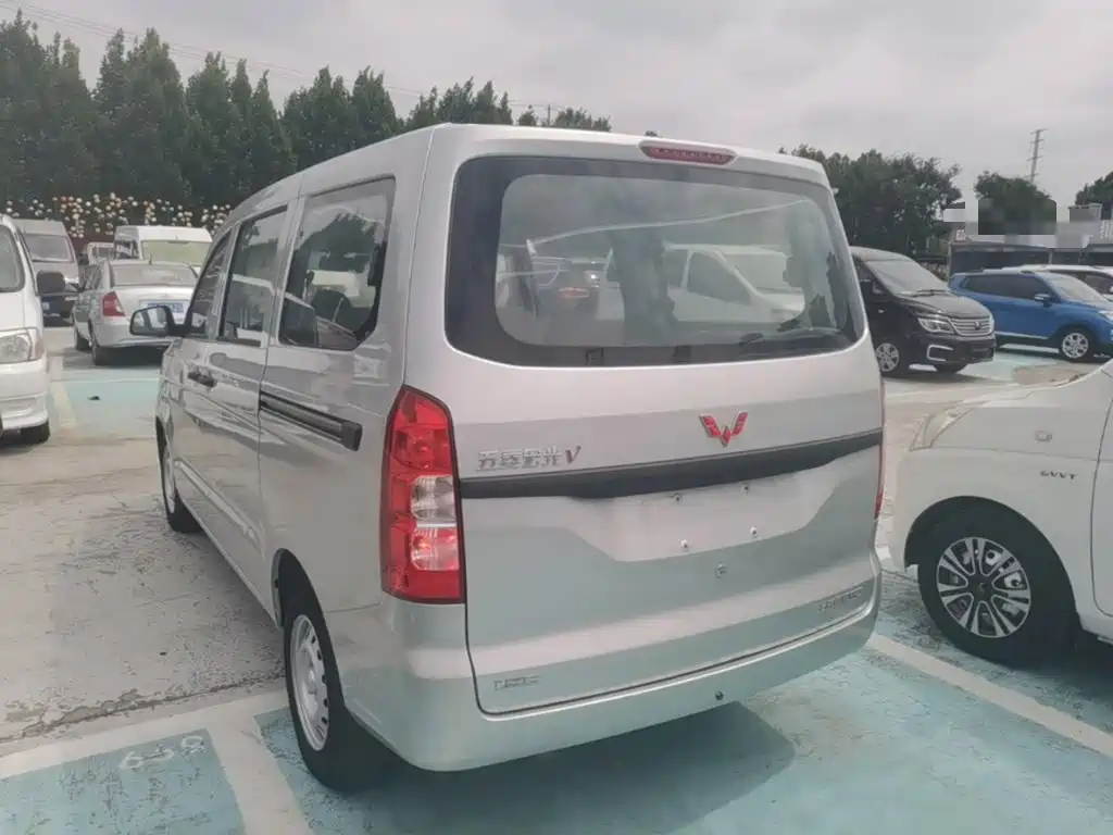 Wuling Hongguang V — миниатюра 5