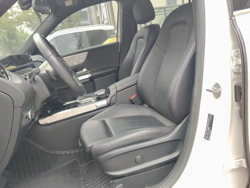 Mercedes-Benz GLB — миниатюра 16