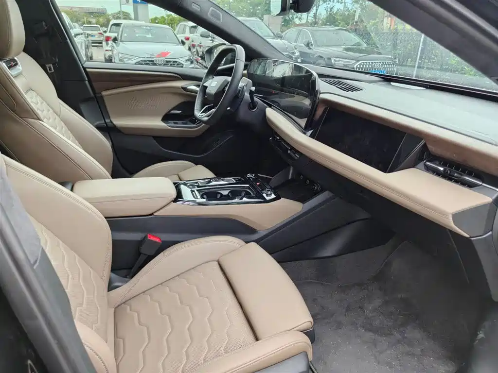 Audi A6L e-tron — миниатюра 10