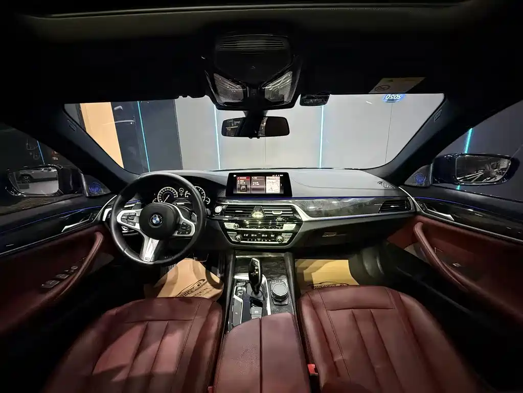 BMW 5 Series — миниатюра 9