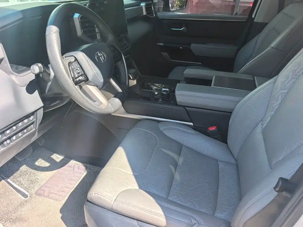 Toyota Sequoia — миниатюра 4