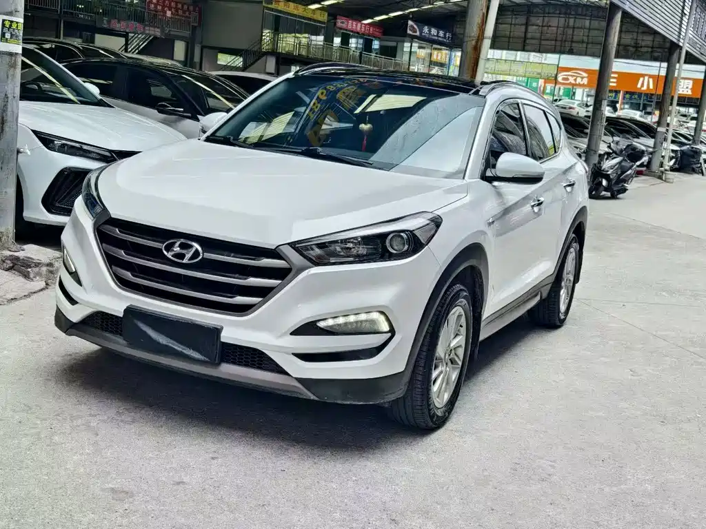 HYUNDAI TUCSON