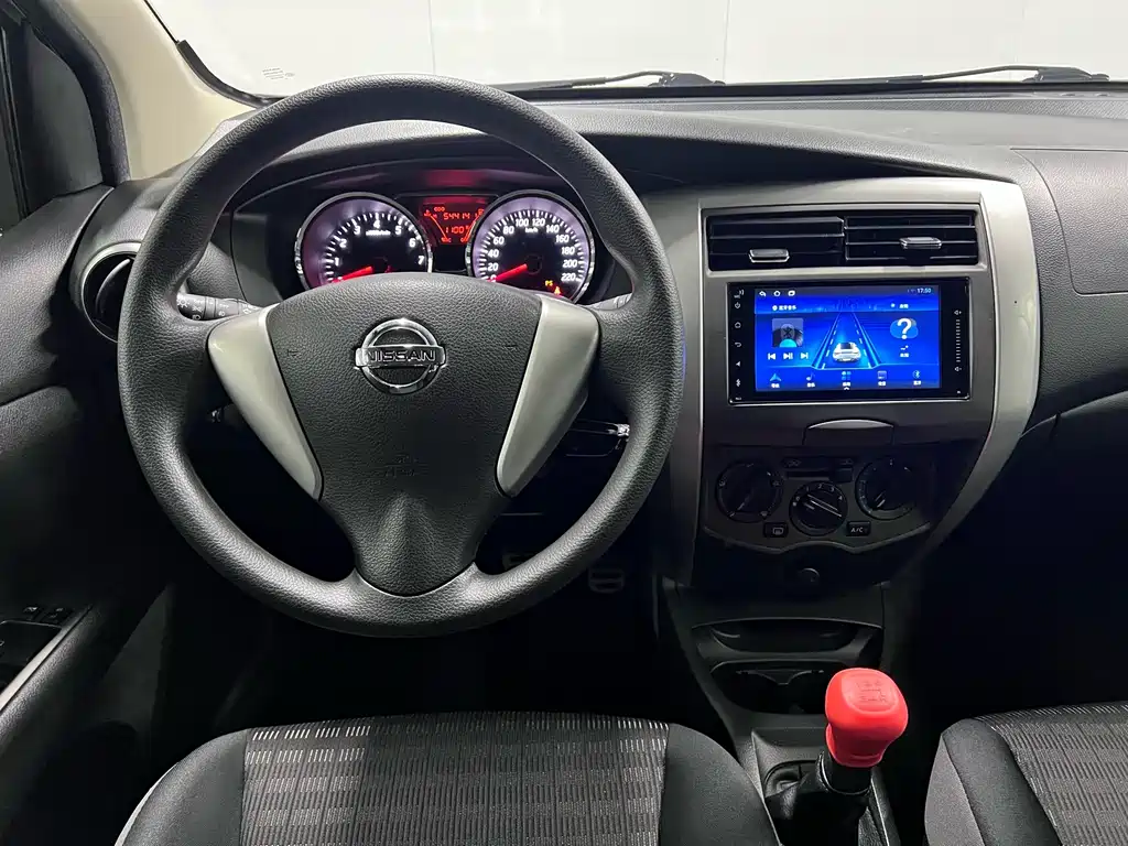 Nissan Livina — миниатюра 6