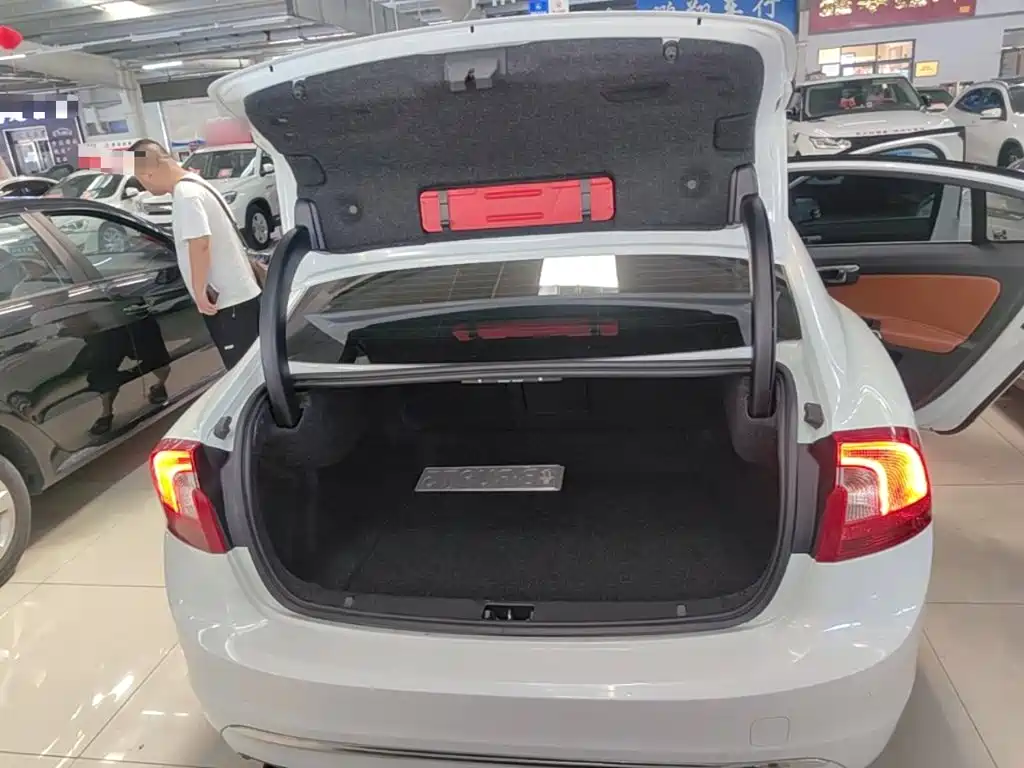 Volvo S60 — миниатюра 19