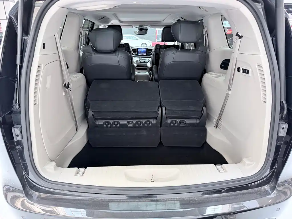 Chrysler Grand Voyager (Import) — миниатюра 15