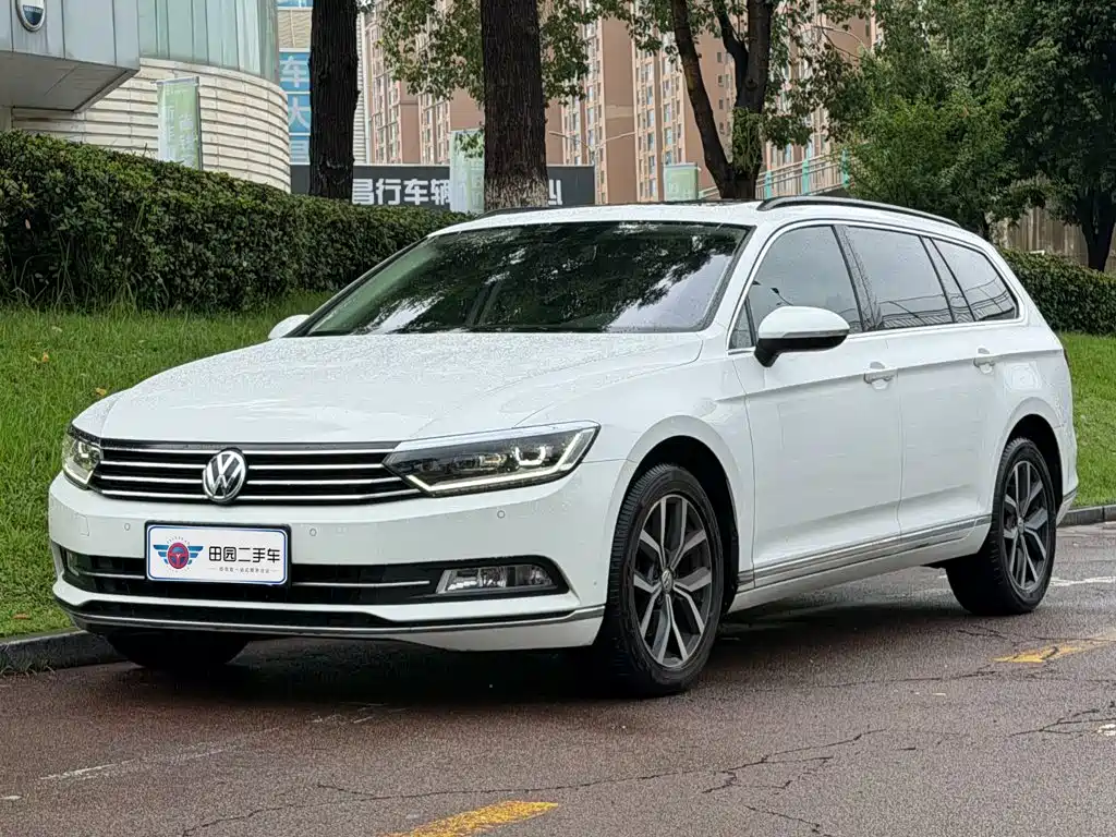 2019 Volkswagen Passat - zdjęcie 1 z 14