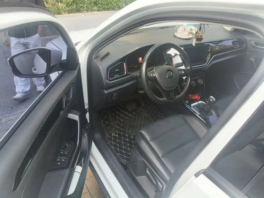 Volkswagen T-Roc — миниатюра 17
