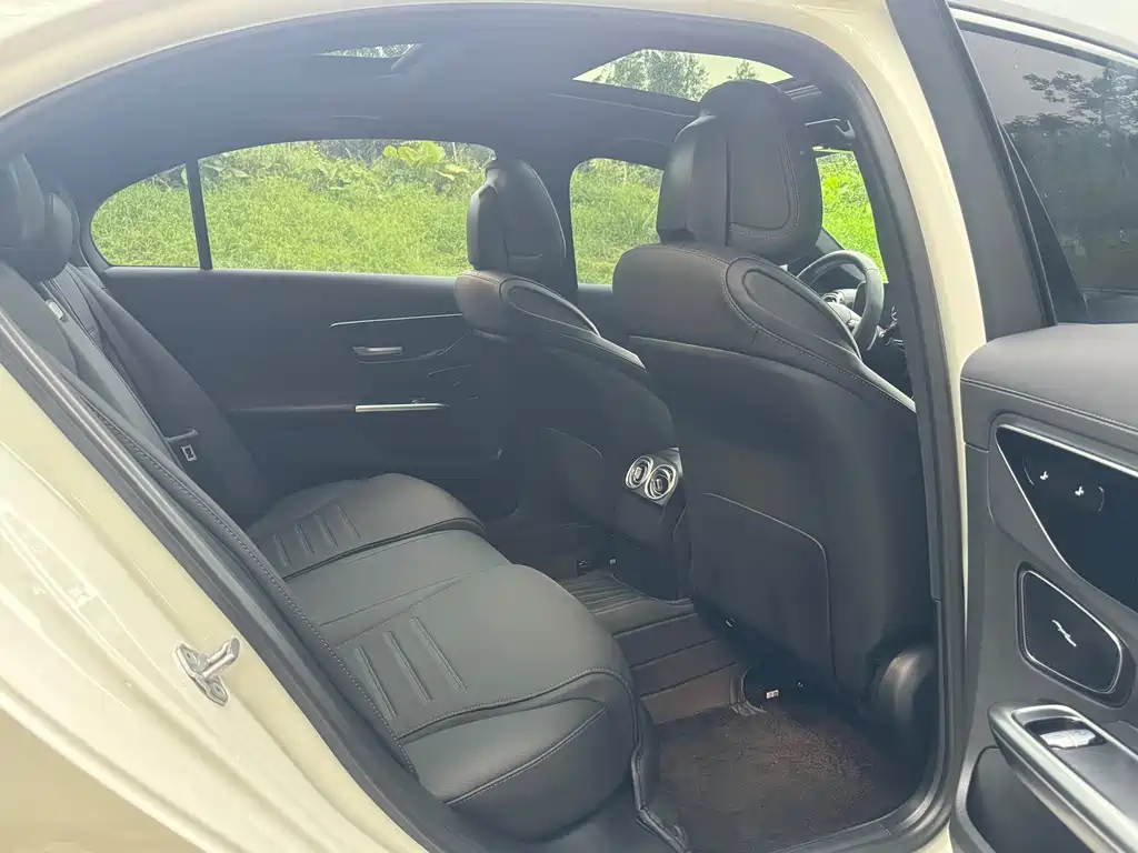 Mercedes-Benz C-Class — миниатюра 12