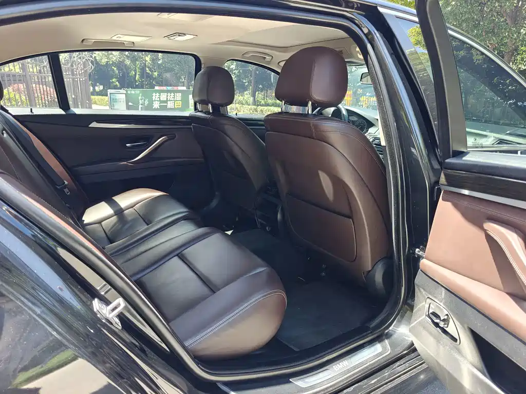 BMW 5 Series — миниатюра 17