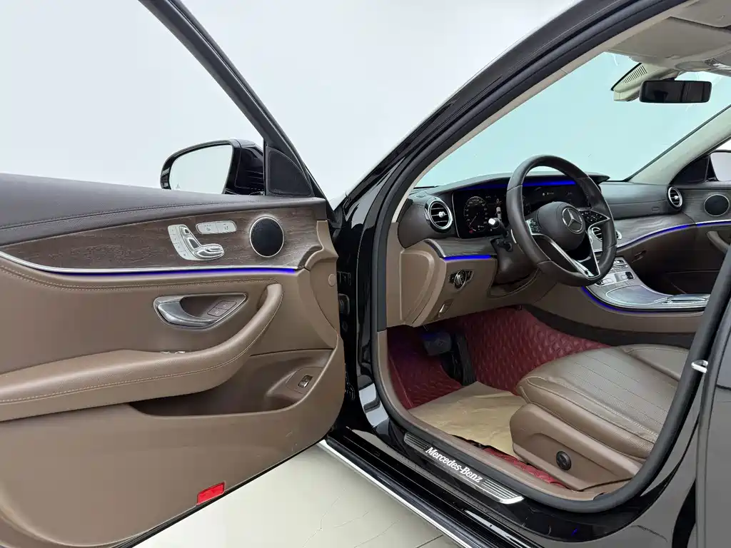 Mercedes-Benz E-Class — миниатюра 5