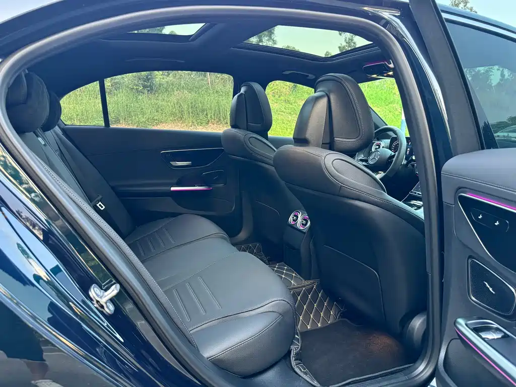 Mercedes-Benz C-Class — миниатюра 12