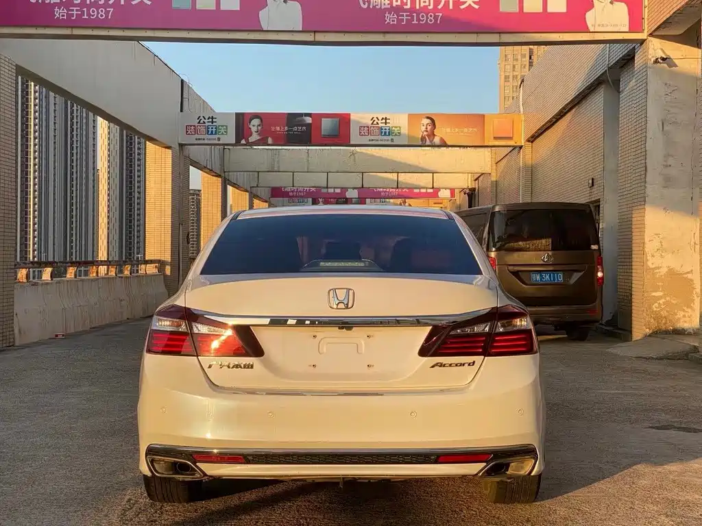 Honda Accord — миниатюра 9