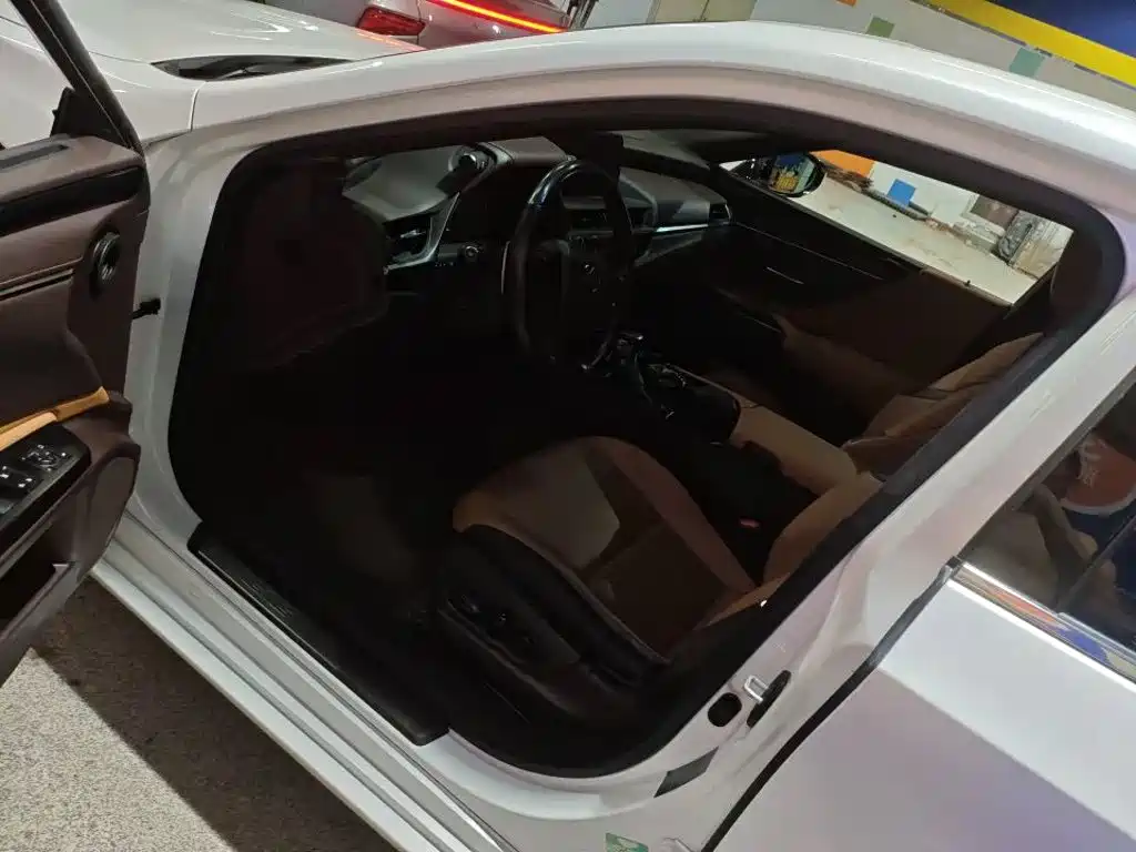 Lexus ES — миниатюра 4