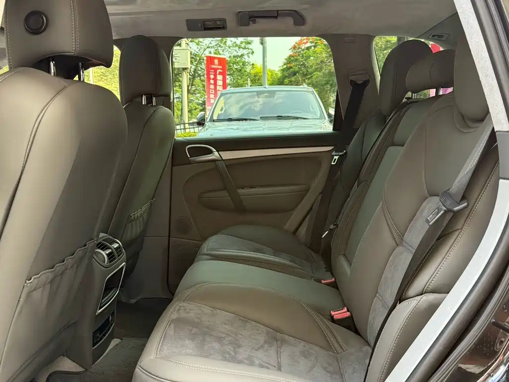 Porsche Cayenne — миниатюра 14