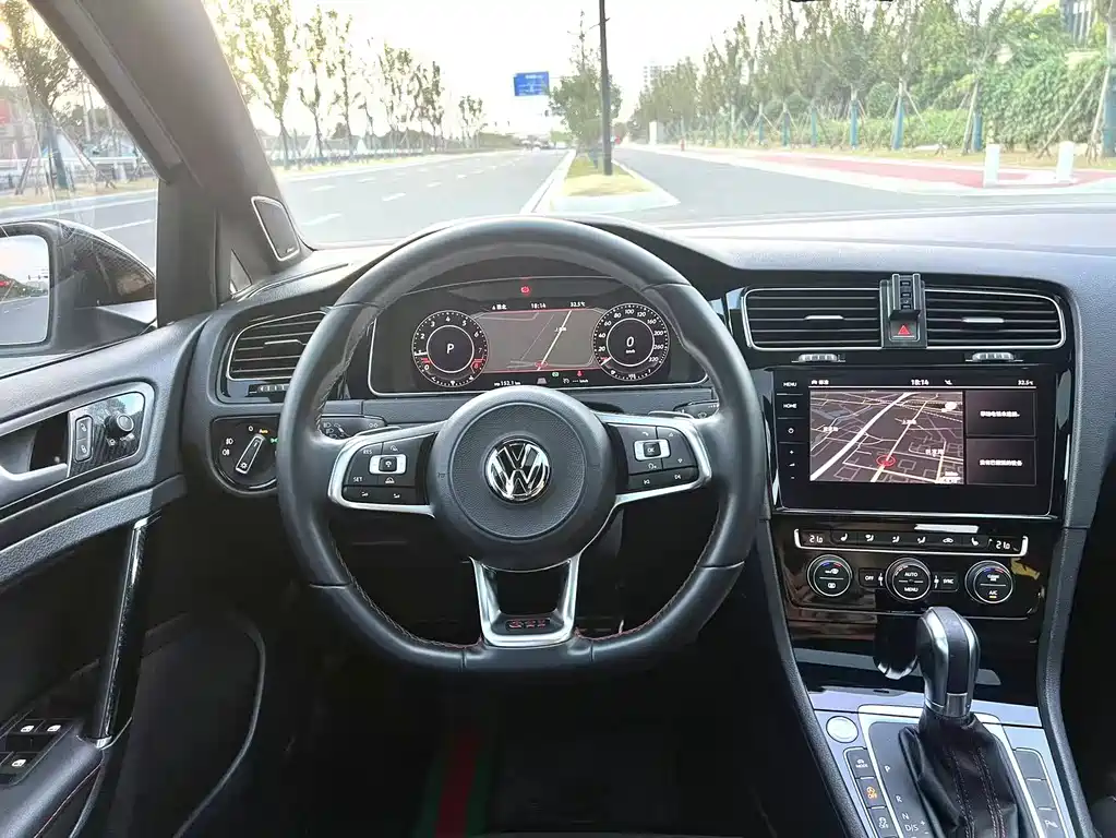 Volkswagen Golf GTI — миниатюра 13