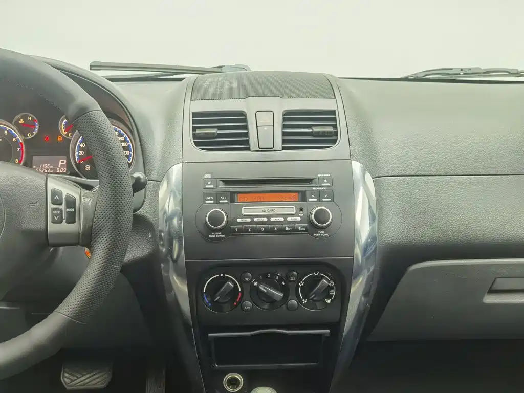 Suzuki SX4 — миниатюра 12