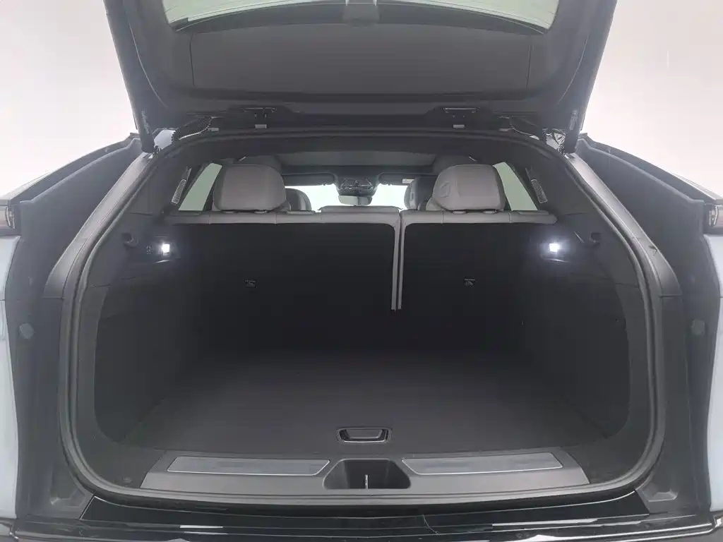Cadillac Lyriq — миниатюра 16