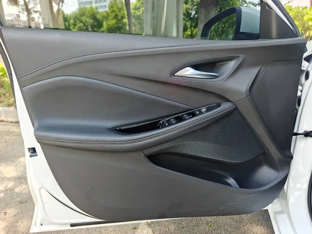 Buick Verano — миниатюра 12