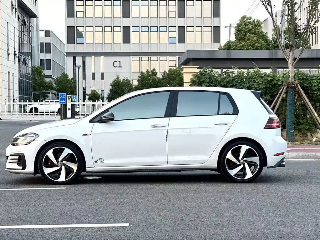 Volkswagen Golf GTI — миниатюра 7