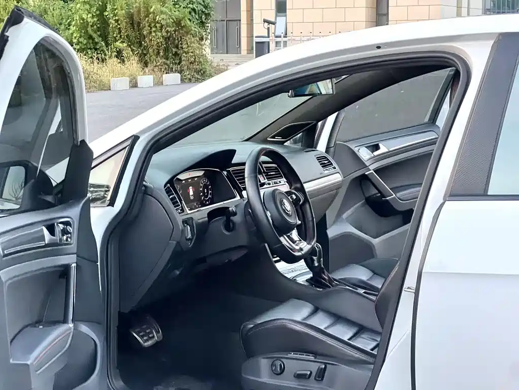Volkswagen Golf GTI — миниатюра 8