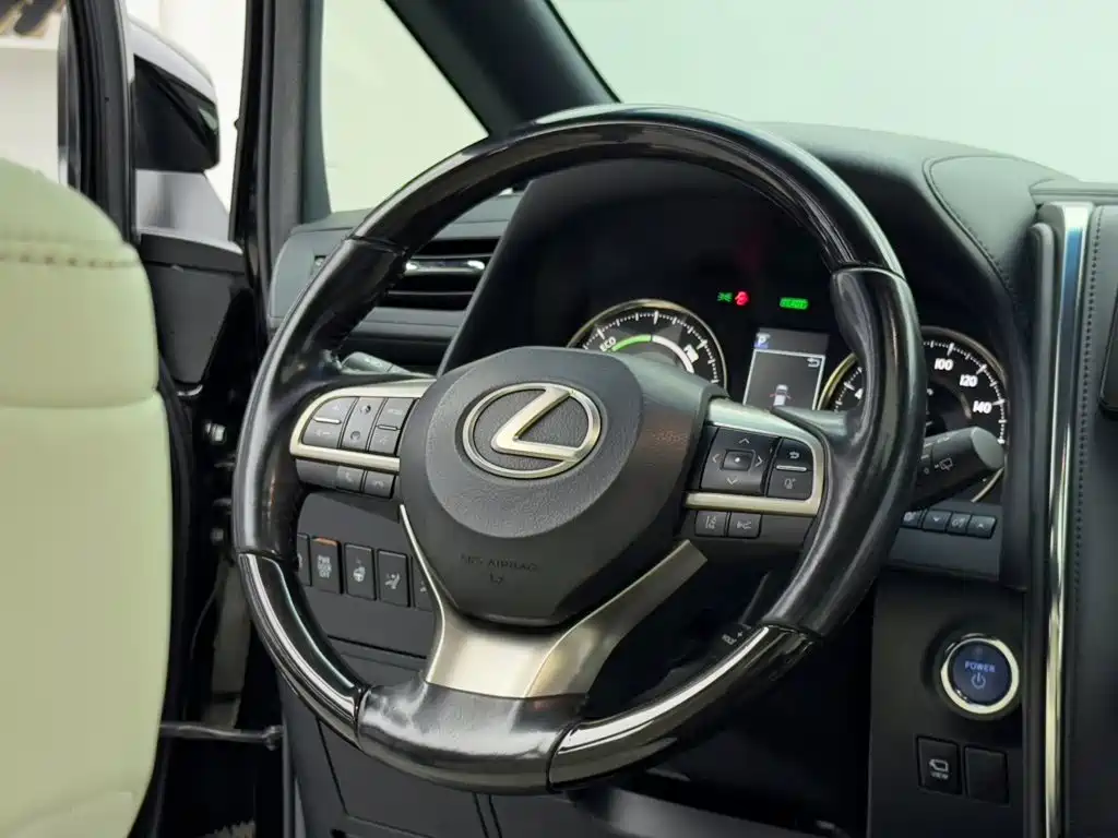 Lexus LM — миниатюра 13