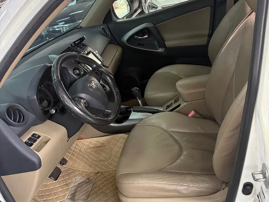 Toyota RAV4 — миниатюра 2