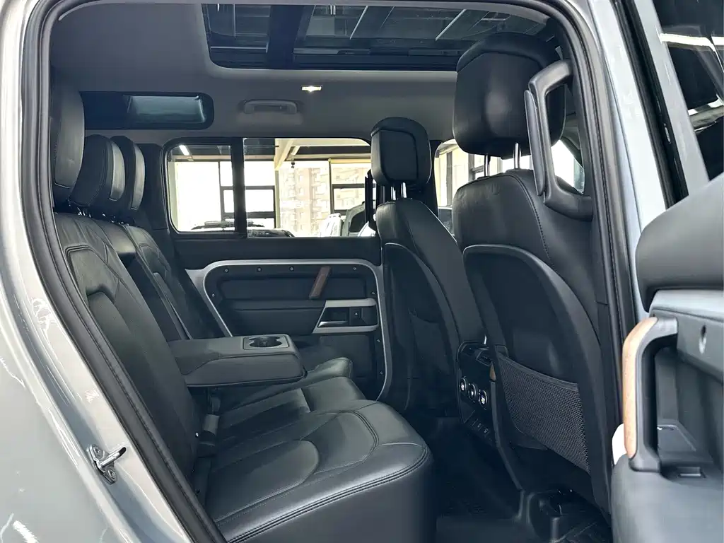 Land Rover Defender — миниатюра 9