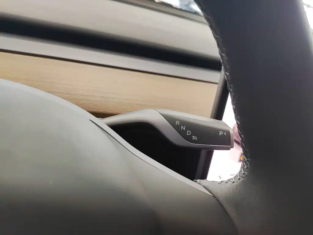 Tesla Model Y — миниатюра 14