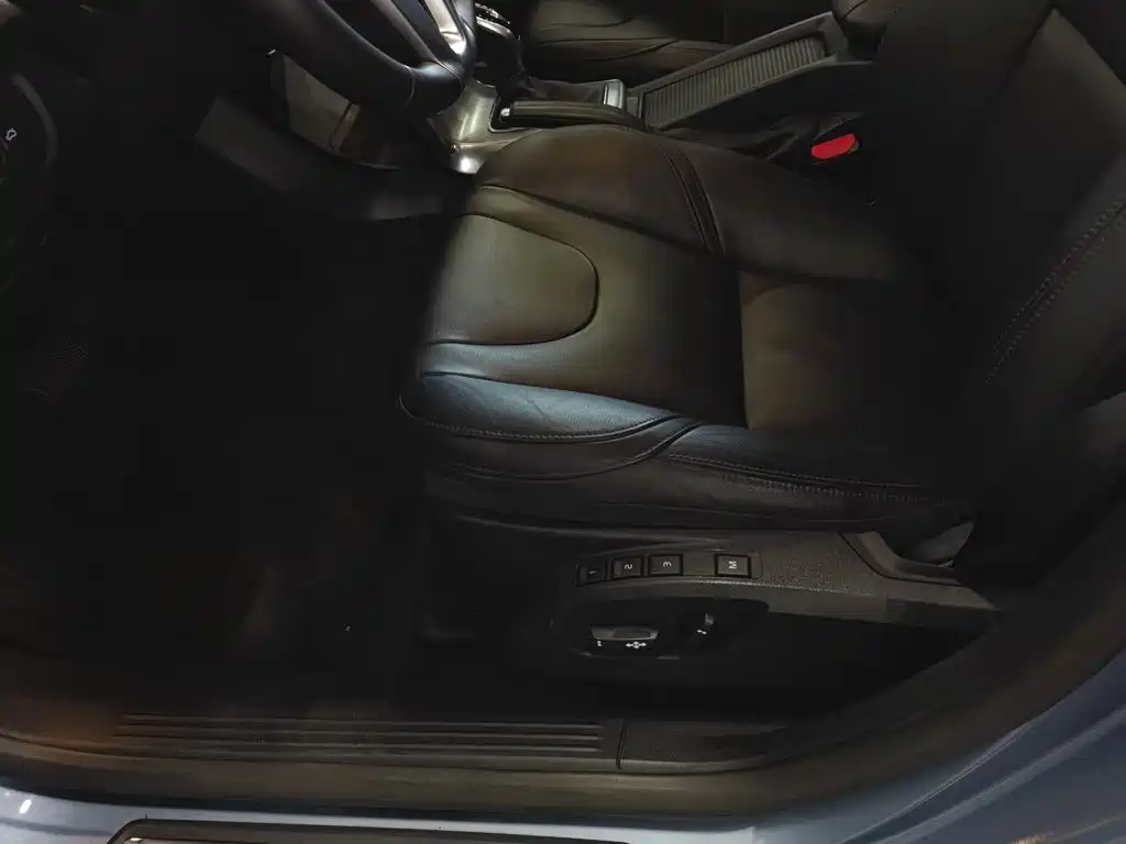 Volvo V40 — миниатюра 20
