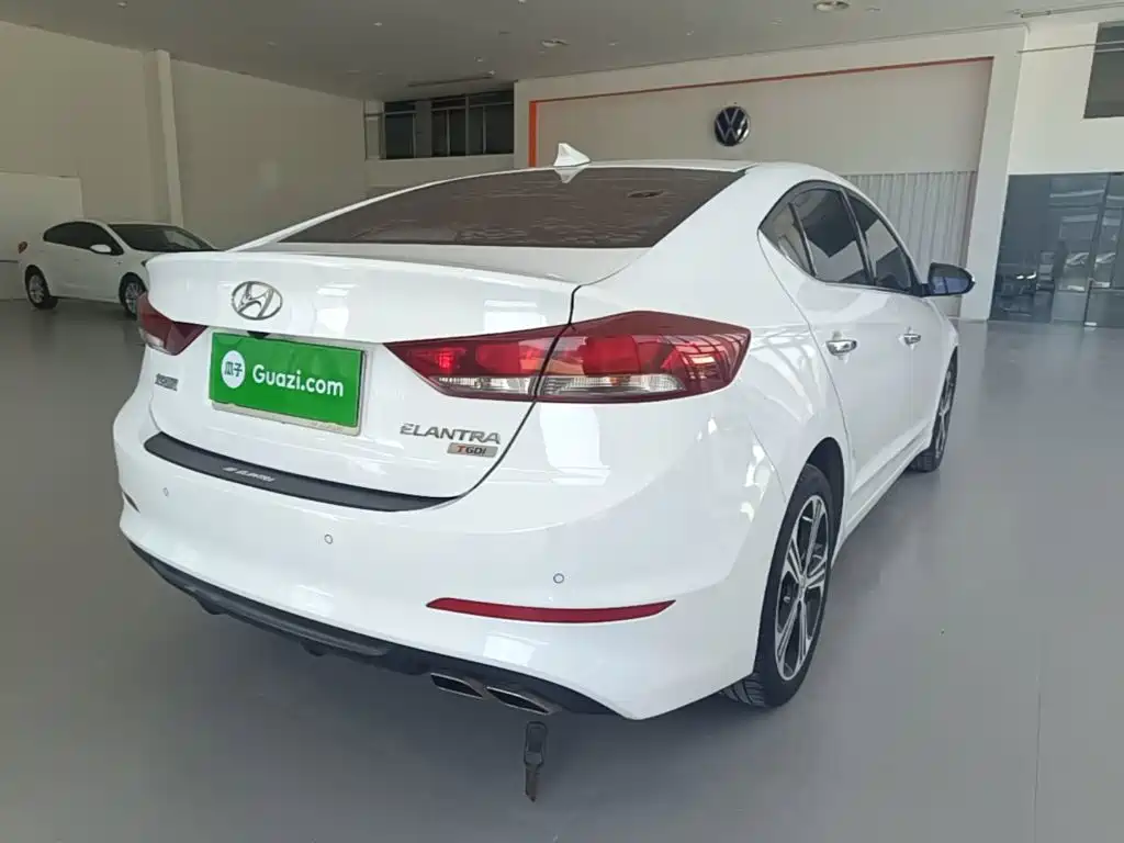 Hyundai Elantra — миниатюра 7