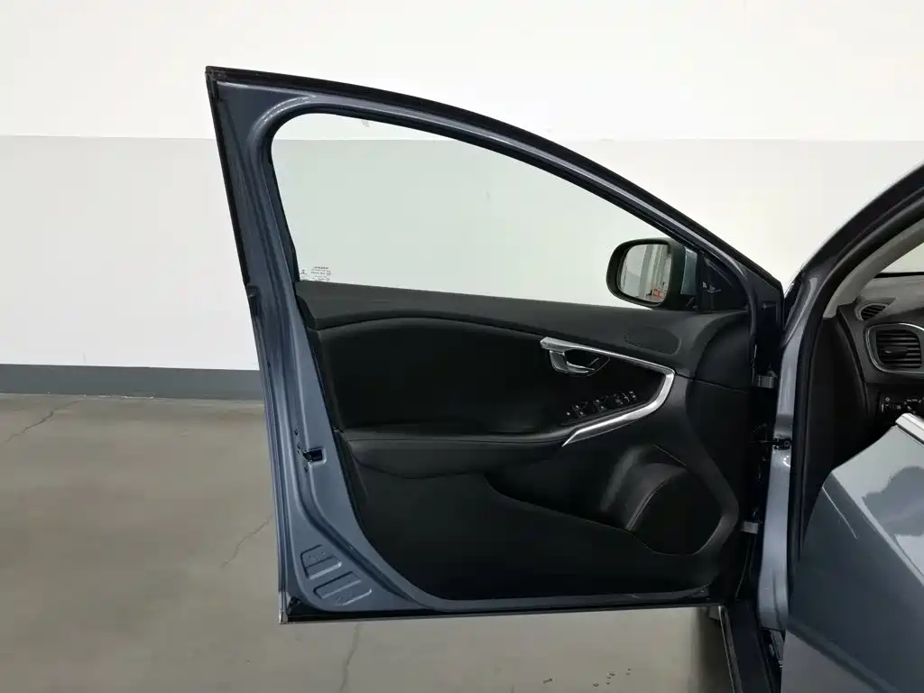 Volvo V40 — миниатюра 8