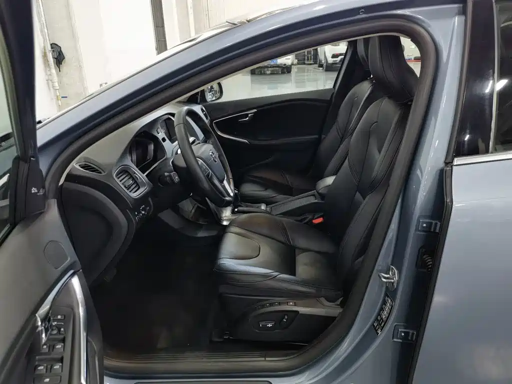 Volvo V40 — миниатюра 10