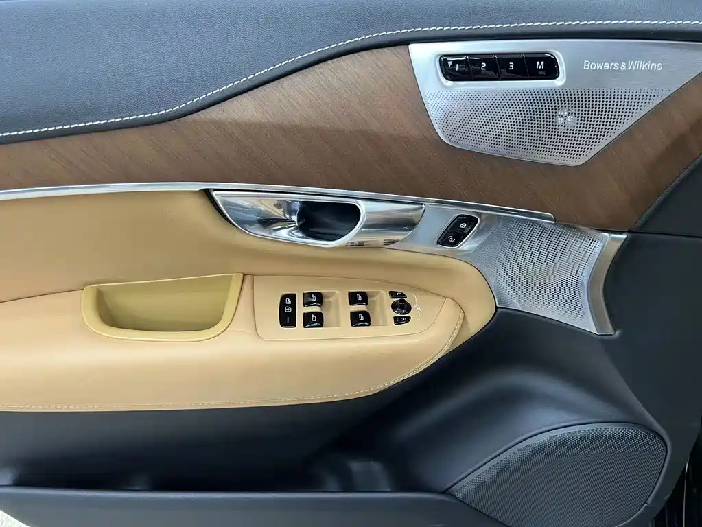 Volvo XC90 — миниатюра 12