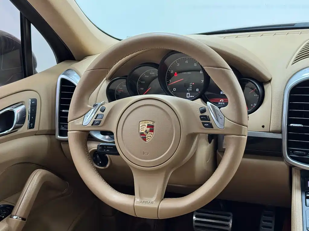 Porsche Cayenne — миниатюра 17