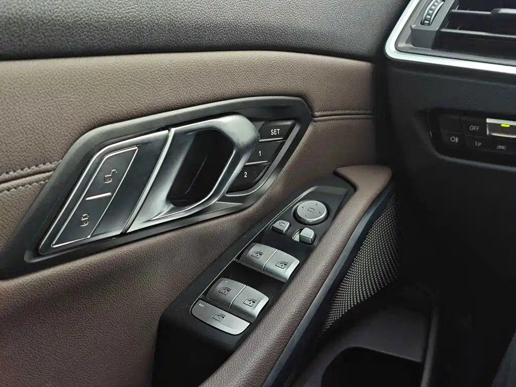 BMW 3 Series — миниатюра 18